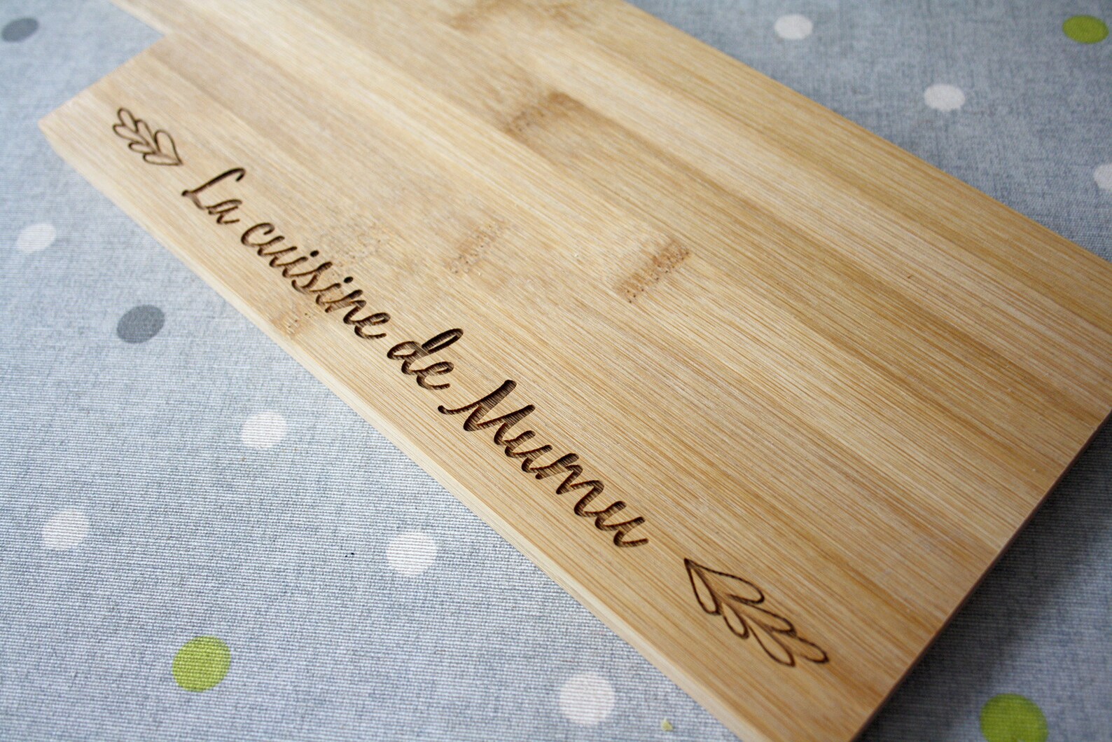 Planche à Découper Personnalisée Pour L'Apéritif - Bois Avec Prénom - Cadeau Crémaillère, Anniversaire - Avec Lanière De Suspension - 9