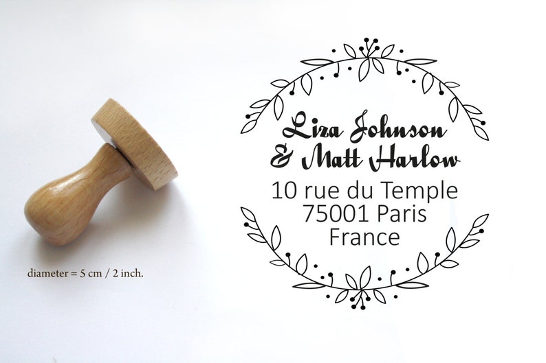 Tampon adresse ou mariage personnalisé, personnalisation d'enveloppe courrier, faire-part, noms texte, style floral, réalisé sur mesure image 1