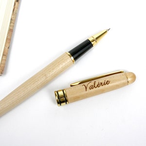 Stylo personnalisé en bois clair, texte personnalisable avec votre texte au choix, prénom, bille roller, cadeau unique anniversaire, mariage