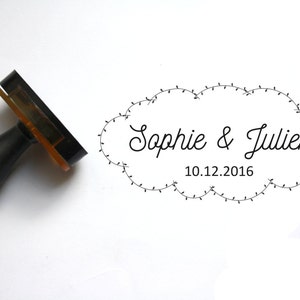 Tampon mariage personnalisé champêtre, nuage couronne de fleurs, pour personnalisation d'enveloppes, courrier, faire-part avec noms et date