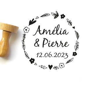 Ronde rustieke gepersonaliseerde huwelijksstempel 4 cm, met voornamen en datum, bloemenkrans