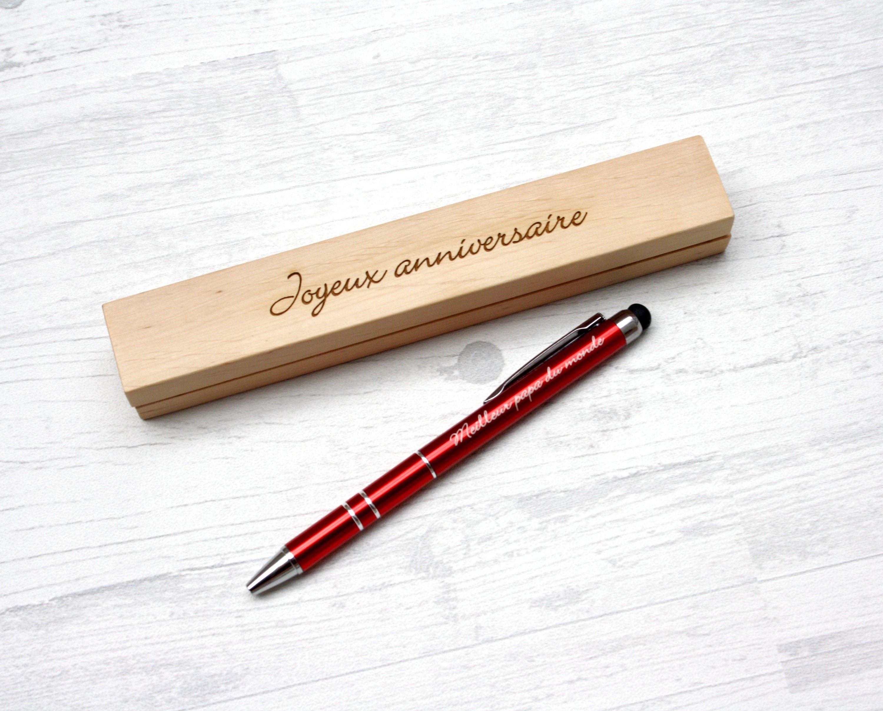 Stylo personnalisé en bois, cadeau unique, original, idéal anniversaire,  retraite, personnalisation avec gravure du prénom, gravé sur mesure.