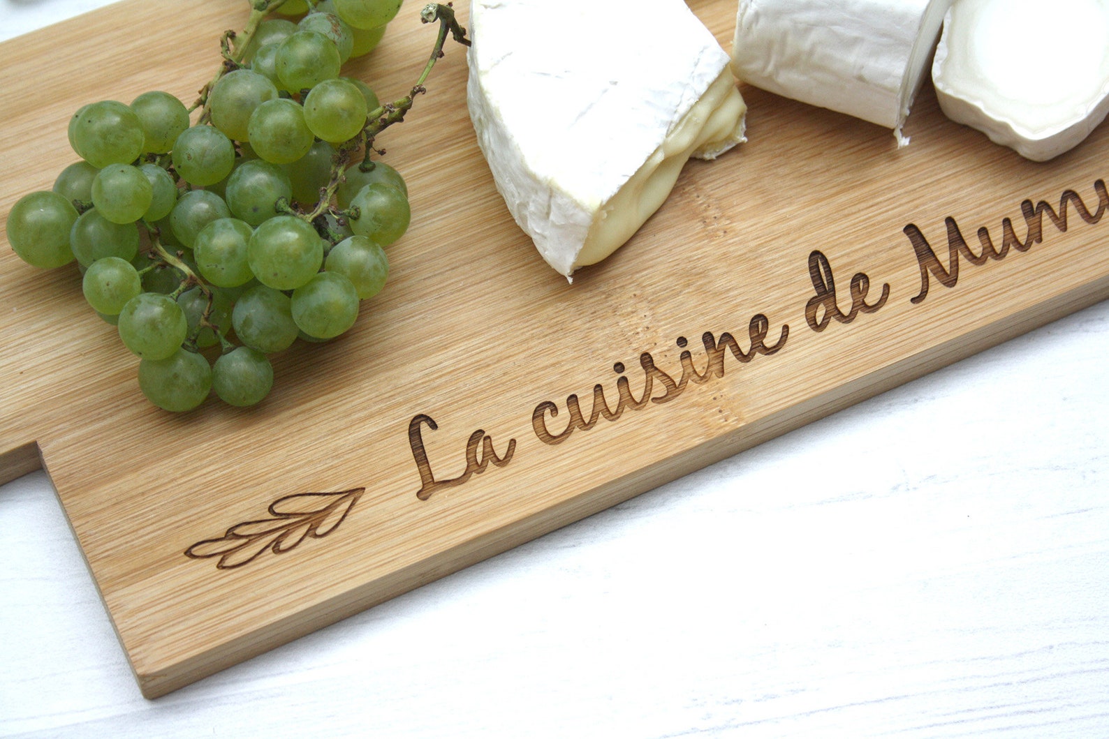 Planche à Découper Personnalisée Pour L'Apéritif - Bois Avec Prénom - Cadeau Crémaillère, Anniversaire - Avec Lanière De Suspension - 5