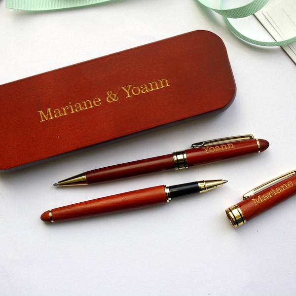 Coffret personnalisé 2 stylos, bois rouge foncé, personnalisation gravure avec texte, prénom, cadeau personnalisable anniversaire retraite
