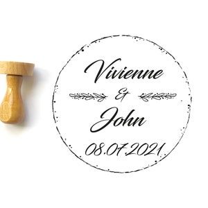 Runder personalisierter Hochzeitsstempel, mit Vornamen und Datum, Blumenmuster, kursiver Schrift, klassischer Landhausstil, Maßanfertigung