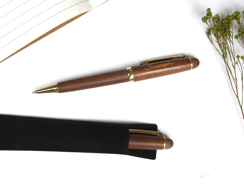 Stylo personnalisé en bois de noyer, marron foncé, texte personnalisable gravé et doré, cadeau unique anniversaire, mariage, noël image 9