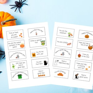 Puede incluir: Un conjunto de etiquetas de regalo imprimibles con temática de Halloween con varias ilustraciones y mensajes espeluznantes y lindos. Las etiquetas presentan calabazas, maíz dulce, fantasmas, murciélagos, búhos, esqueletos y otras imágenes de Halloween.