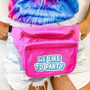 Wife Of The Party Bachelorette Fanny Packs 1990s Belt Bags with Zipper Pocket Bridesmaids Bum Bags Bridal Party Gifts Nineties Decor Pink (We/Party)