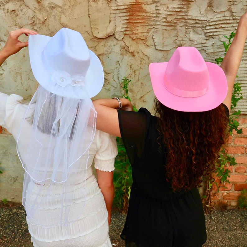 Chapeaux de cow-girl d'enterrement de vie de jeune fille Impression rose, noir, blanc, vache Cowgirl disco, Last Rodeo, Last Hoe Down Cadeaux pour demoiselles d'honneur Décoration image 2