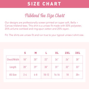 Op de afbeelding: Een maattabel voor triblend t-shirts, met de borstbreedte, lengte en US-maat in inches. De tabel bevat de maten S, M, L, XL, 2XL en 3XL.