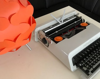 Olivetti Valentine S White - 1970 - RARE Vintage portable QWERTY typewriter