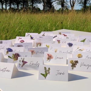 Marque-places de fleurs pressées à la main avec de VRAIS fleurs, cartes de table de mariage, couverts de mariage avec fleurs des prés, noms de lieux de fleurs image 1