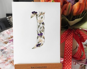 Art floral pressé sur mesure avec lettre de fleur J. Art mural herbier avec fleurs sauvages. Initiale florale pour chambre de bébé.