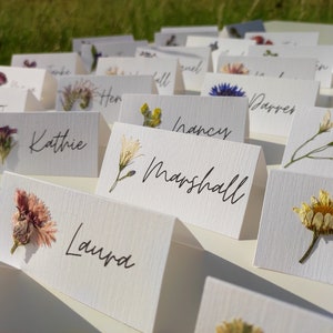 Marque-places de fleurs pressées à la main avec de VRAIS fleurs, cartes de table de mariage, couverts de mariage avec fleurs des prés, noms de lieux de fleurs image 9