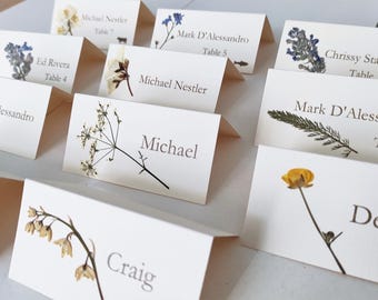 Personalized Pressed Flower Thanksgiving Place Cards: Vintage name cards, table decor