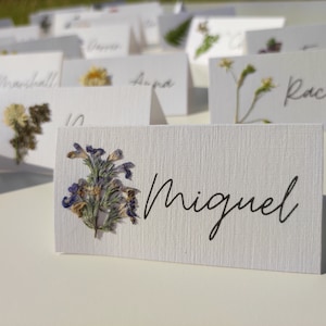 Marque-places de fleurs pressées à la main avec de VRAIS fleurs, cartes de table de mariage, couverts de mariage avec fleurs des prés, noms de lieux de fleurs image 4