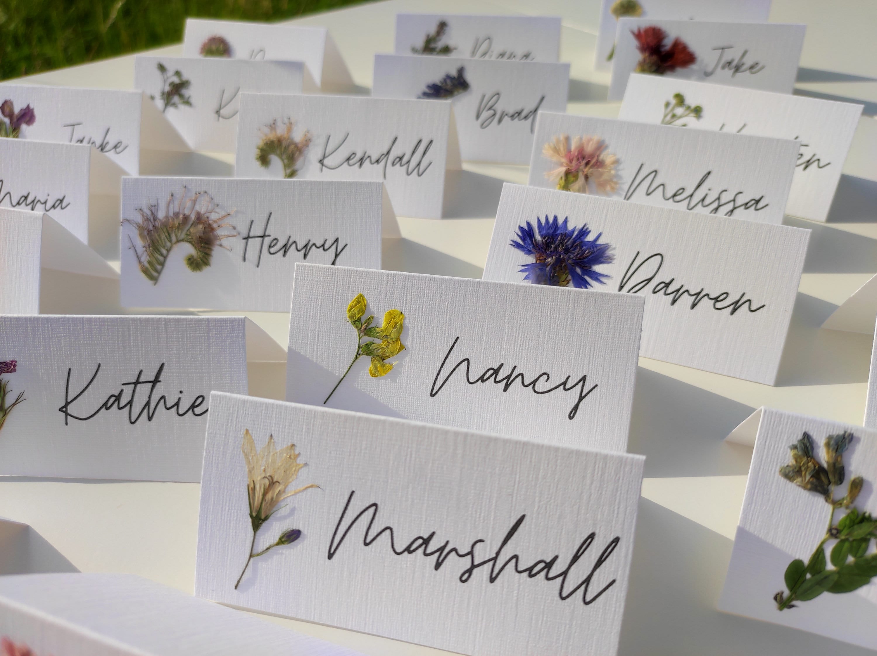 Personalized wedding place cards with REAL pressed flowers, Handmade wedding name cards for flower wedding, rustic, wildflower wedding.