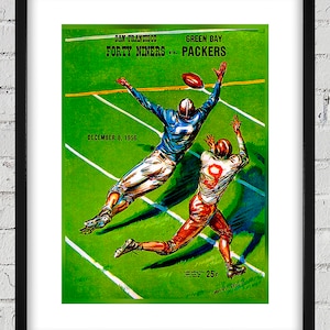 Può includere: Un poster vintage di football verde e bianco con i San Francisco Forty Niners contro i Green Bay Packers. Il poster mostra due giocatori in azione, uno con una maglia blu e l'altro con una maglia rossa, con la data 8 dicembre 1956 e il prezzo di 25 centesimi.