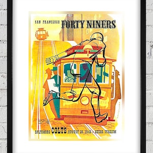 Può includere: Un poster vintage che pubblicizza una partita di football americano tra i San Francisco Forty Niners e i Baltimore Colts. Il poster presenta un'illustrazione stilizzata di un giocatore di football che corre con un pallone da football in mano, sullo sfondo di un tram di San Francisco.