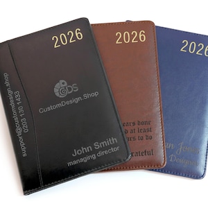 Agenda executiva premium personalizada 2026 | Organizador personalizado gravado | Agenda tamanho A4/A5 (datas e feriados no Reino Unido)