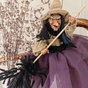 Straszna lalka czarownicy na Halloween, lalka kuchenna, figurka Baby Jagi, prezent na parapetówkę