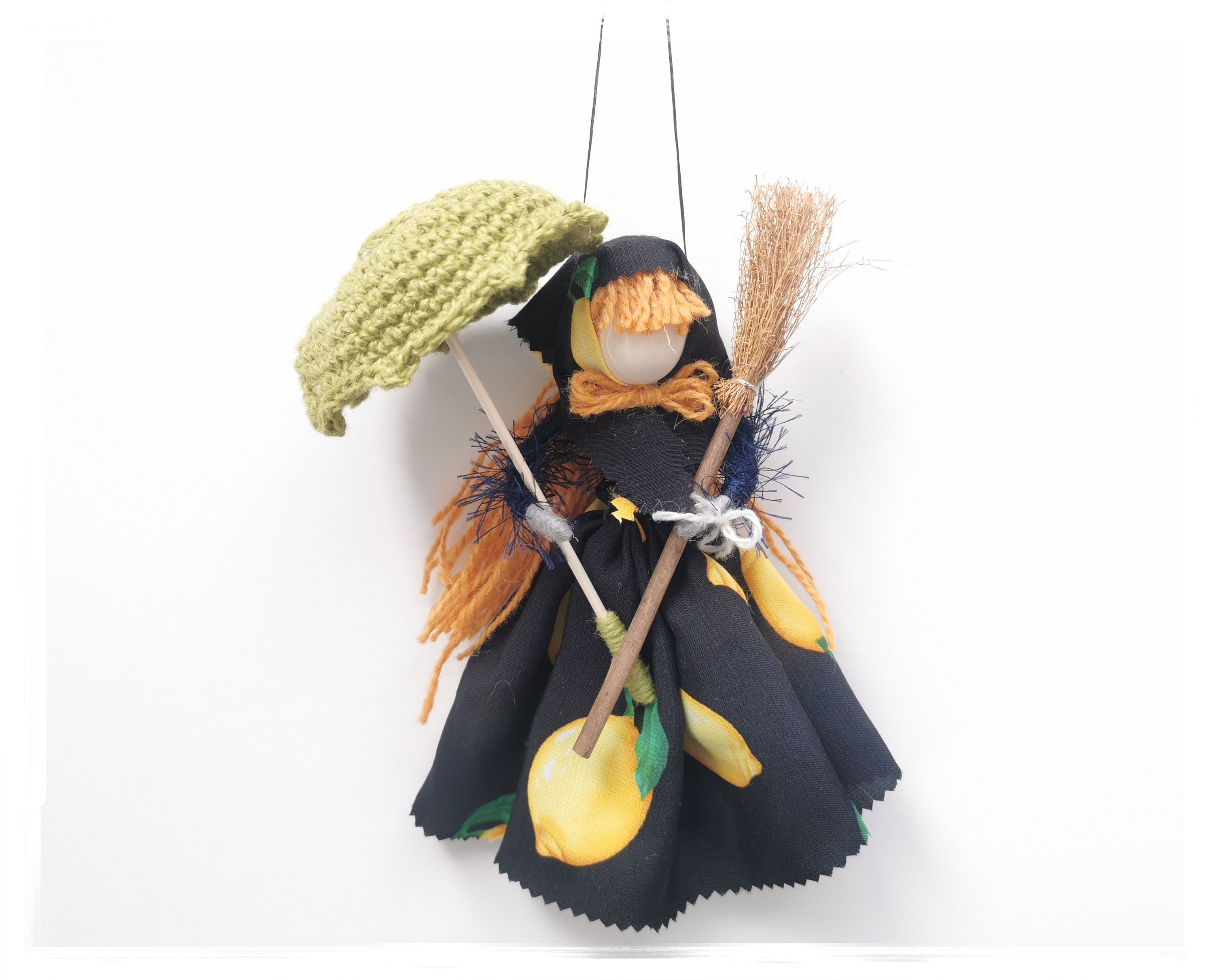 Figura de bruja con y escoba bruja black Etsy España