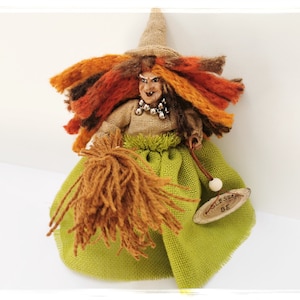 Muñeca WITCH de cocina, bruja de cobertura del bosque verde con bendito ser signo, muñeca de la casa, muñeca del espíritu, muñeca de la seto, muñeca de la cocina, decoración del horror maldad