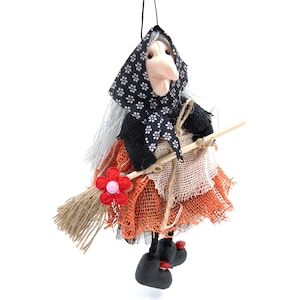 Good luck Kitchen Witch doll Baba Yaga Poppet Figurine New Home Gify Witch on Broom Hanging Fairy Witch Halloween decoration House Spirit
