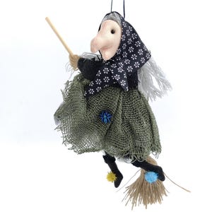 Muñeca Bruja de la Suerte, Figura de Baba Yaga, Regalo para Nuevo Hogar, Bruja en Escoba, Decoración de Halloween, Espíritu del Hogar, Bruja del Bosque