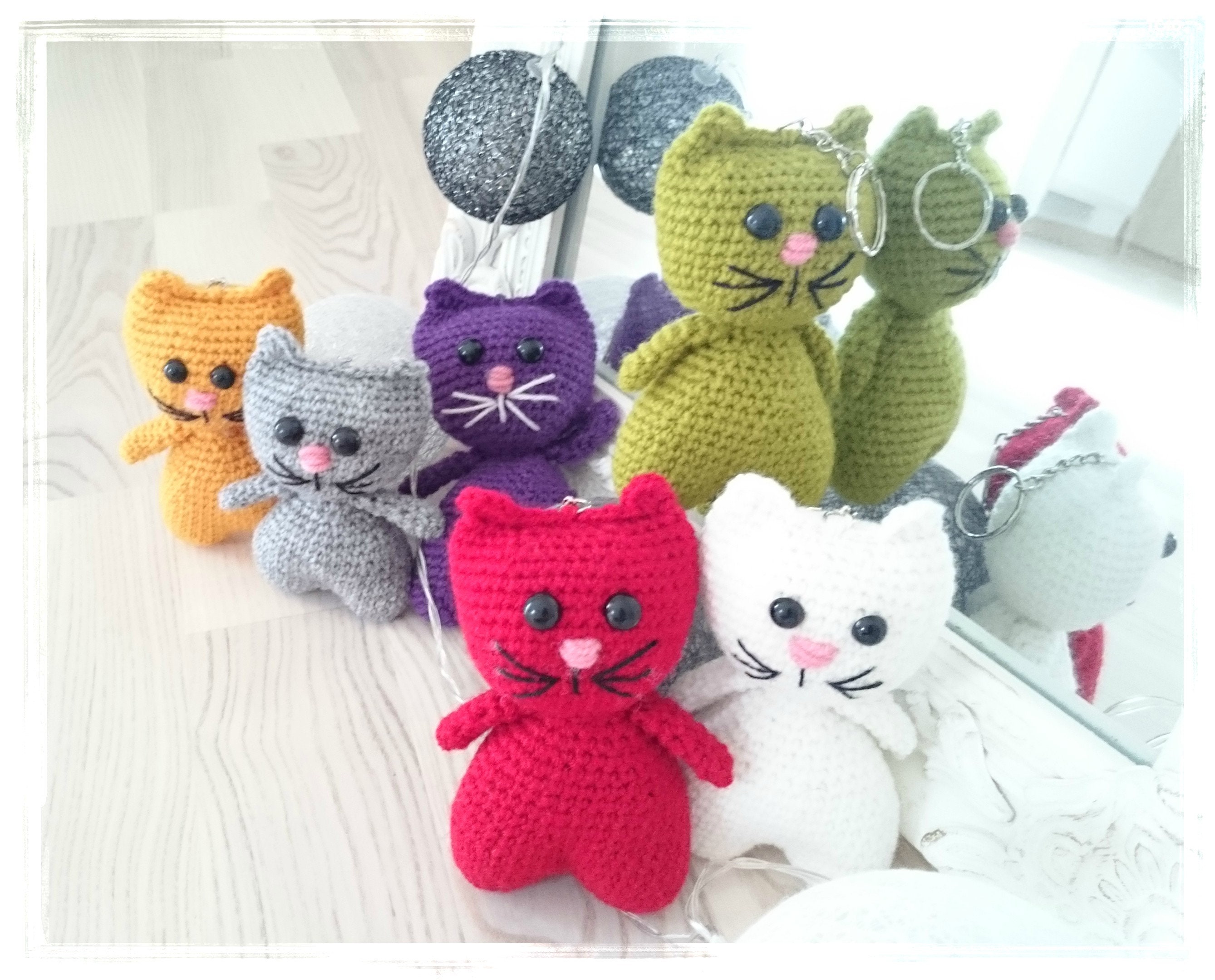 chat marron amigurumi kawaii yeux verts avec attache pour porte clés au  crochet, Miniature Amigurumi cadeau artisanal