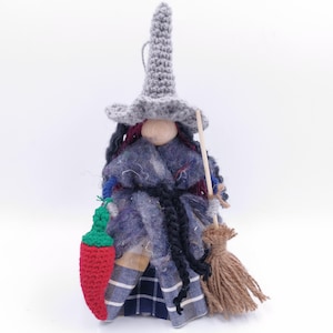 Buena suerte Cocina Muñeca bruja colgando, fieltro de madera Figura de hadas con chile Hedge witch Baba Yaga Decoración de Halloween Home Spirit Gift