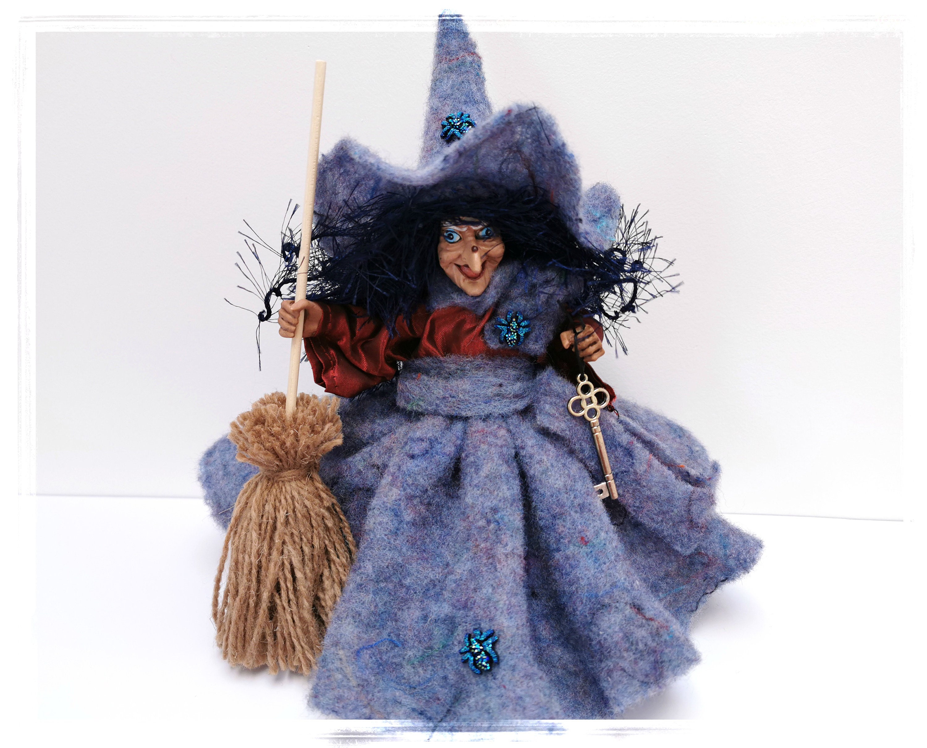 魔女アラベラ、フェルトキッチン魔女、キッチン魔女人形、青い幸運の