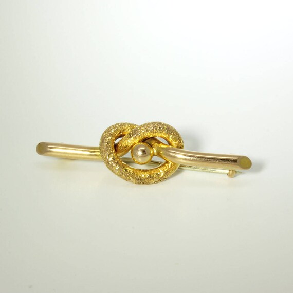 bar brooch
