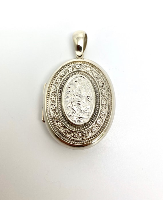 ANTIQUE SILVER LOCKET solid silver victorian locke