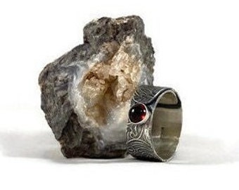 R139 Silver and Garnet Ring