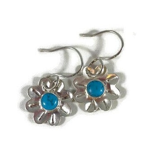 E385 Silver and Turquoise Flower Earrings