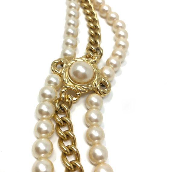 Givenchy 1980s Gold Plate Chain and Faux Pearl Vi… - image 4