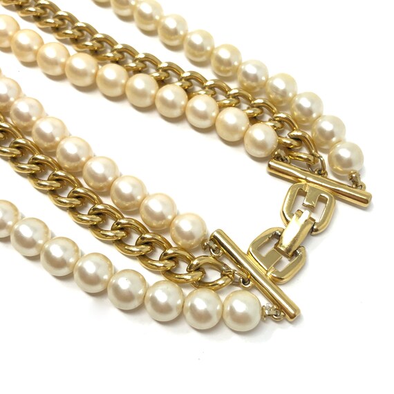 Givenchy 1980s Gold Plate Chain and Faux Pearl Vi… - image 7