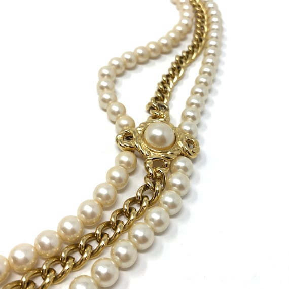 Givenchy 1980s Gold Plate Chain and Faux Pearl Vi… - image 3