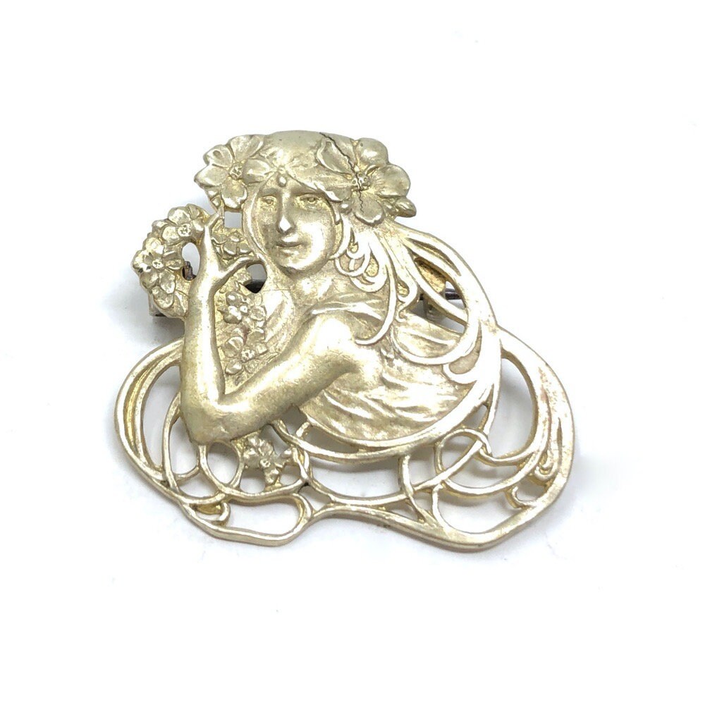 Broche Ancienne Vintage Vers 1900 - Pêcheuse à Pied En Normandie - Bijou Historique - Occasion