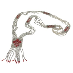 1920er Jahre Rot und Silber Mikroperlen Vintage Fleur de Lis Flapper Halskette
