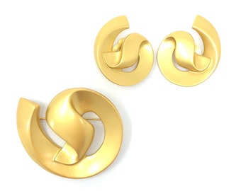 1980s Gold Tone Swirl Vintage Brooch and Earrings Set