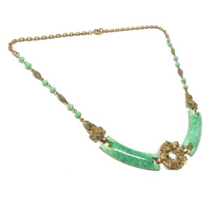 1930s Art Deco Czechoslovakian Green Glass Vintage Floral Design Necklace