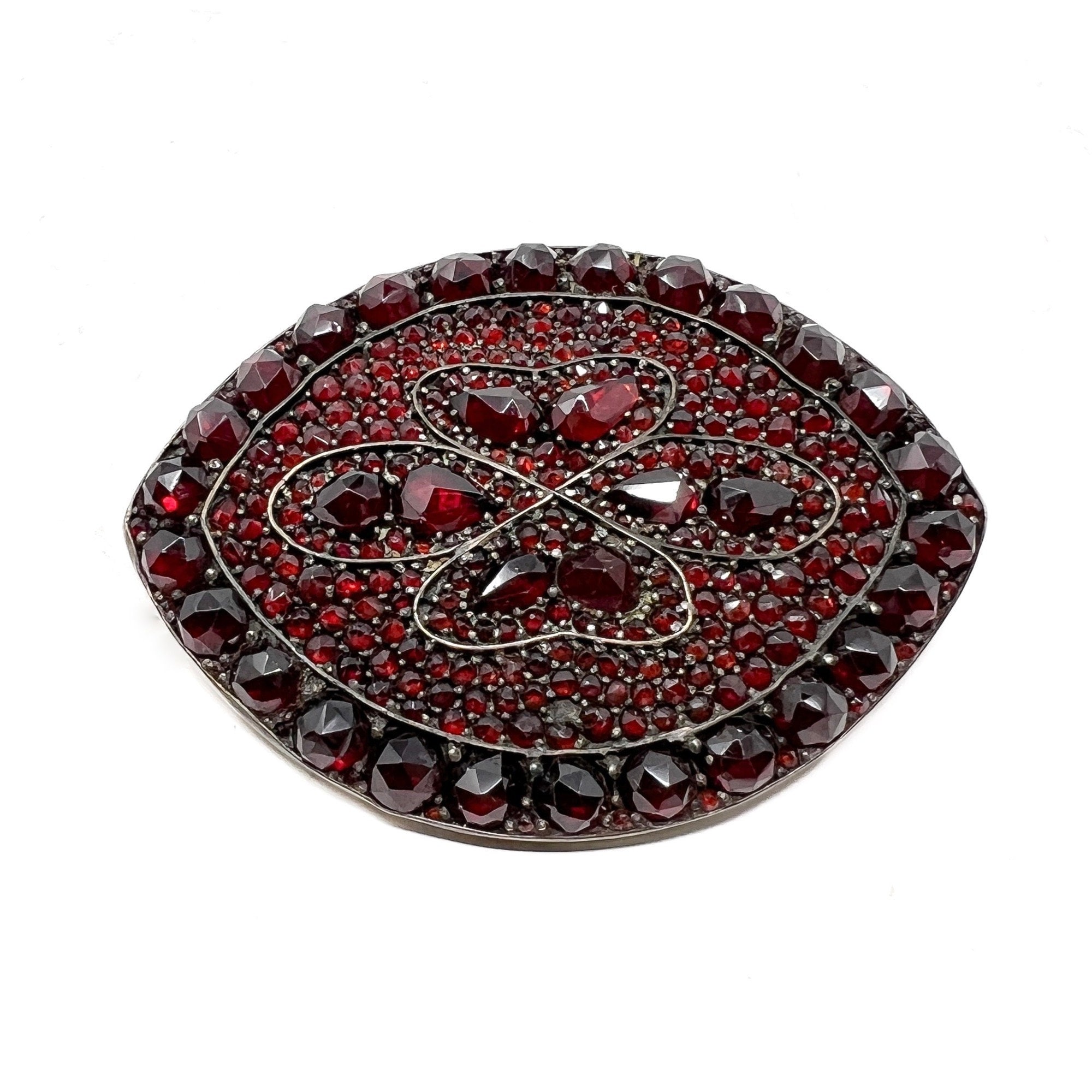 ボヘミアンガーネットブローチ ボヘミアンガーネット クラスタードームブローチ - CHIROL