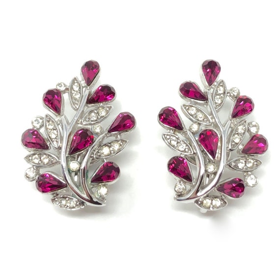 Trifari 1950s Ruby Rhinestone Floral Vintage Earri