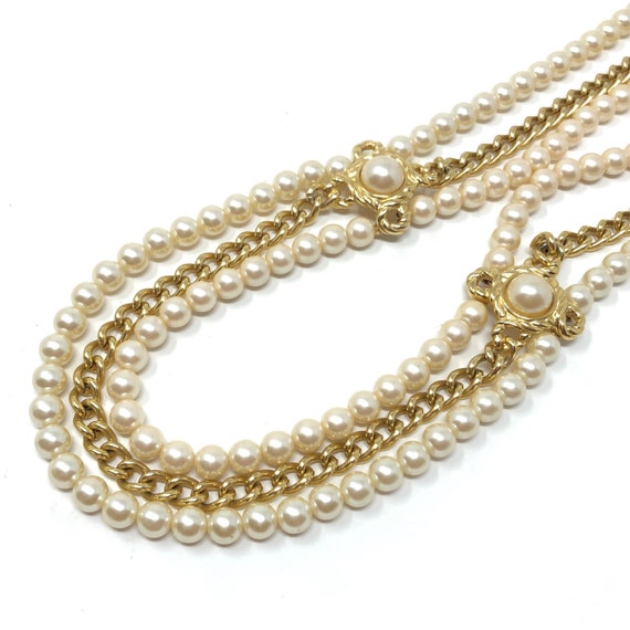 Givenchy 1980s Gold Plate Chain and Faux Pearl Vi… - image 6