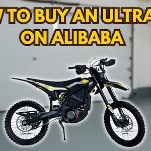 Könnte beinhalten: Ein schwarzes und gelbes Ultra Bee Elektro-Dirtbike steht in einer Garage. Der Text "HOW TO BUY AN ULTRA BEE ON ALIBABA" ist gelb am oberen Bildrand zu sehen.