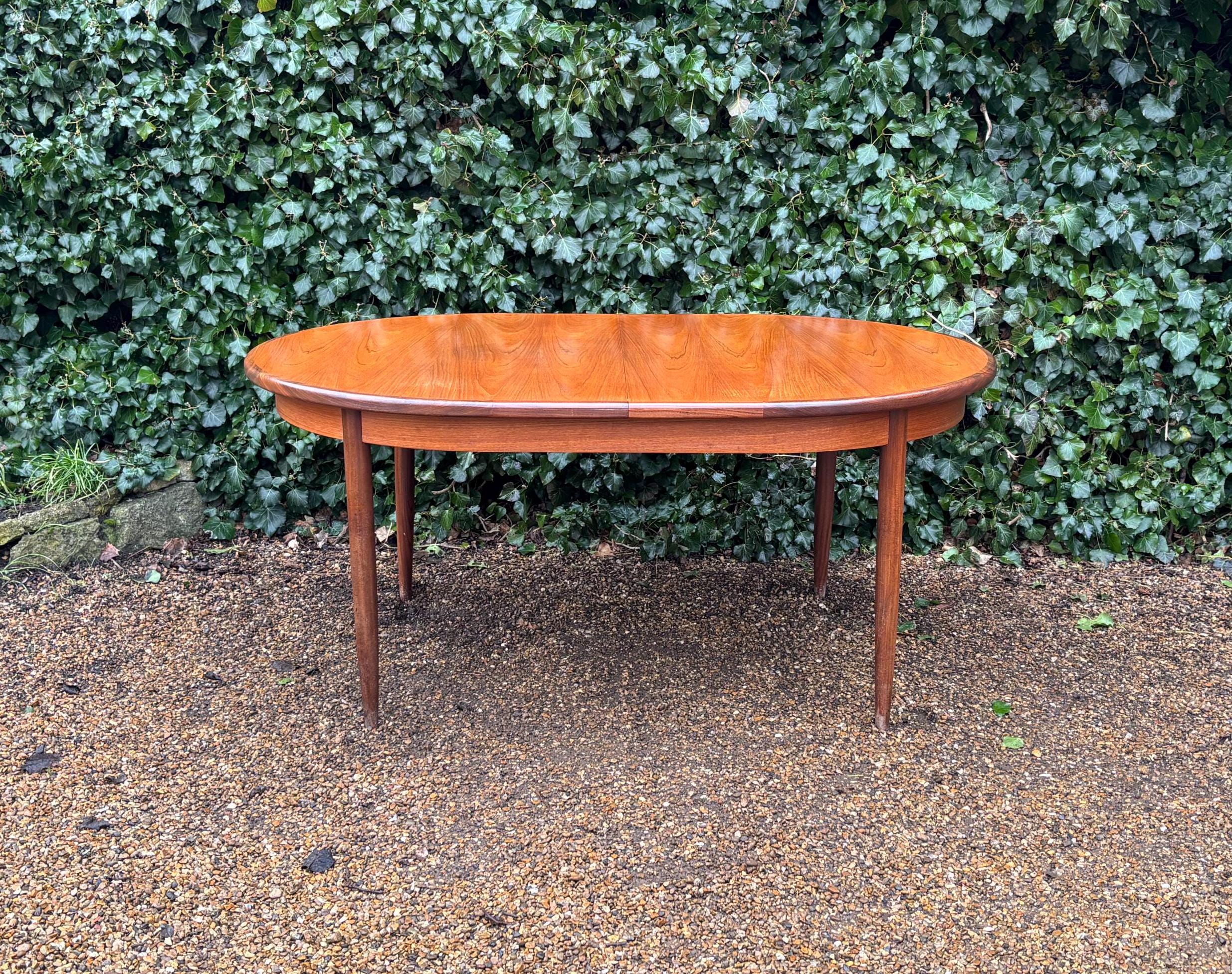 G-PLAN g-plan extension table ジープラン Original Vintage G Plan 'Fresco' Teak Round Extending Dining Table