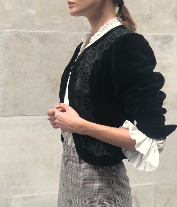 Vintage black velvet embroidery folk jacket / vint
