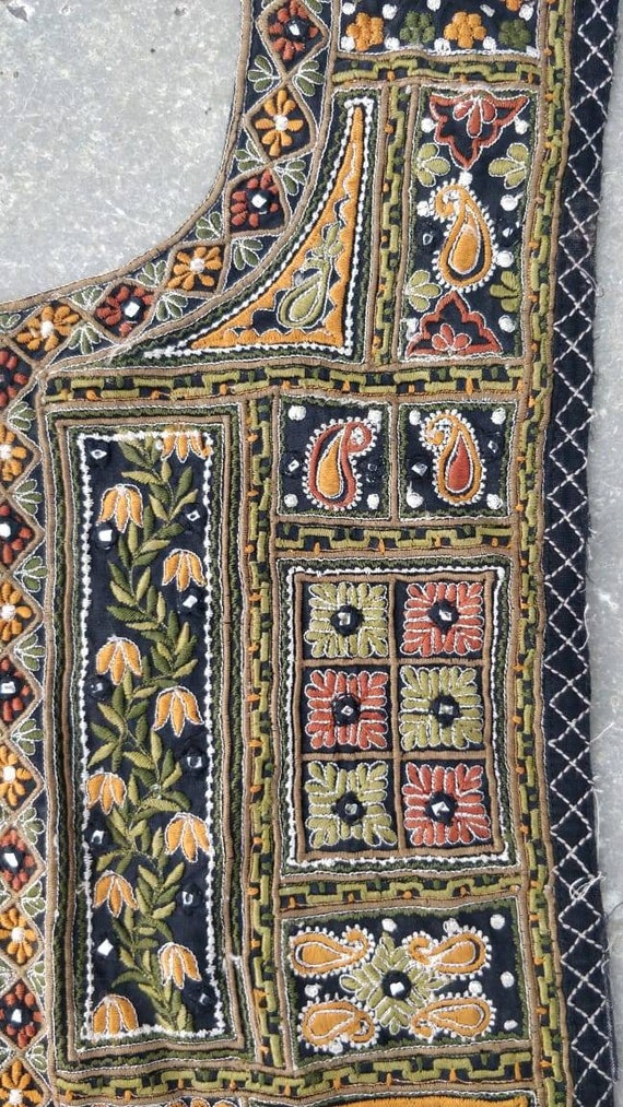 Vintage col empiècement pour la Blouse, broderie pour Yoke pour broderie coudre artisanat, tissu de broderie de l’Inde 66cd49 Vintage col empiècement pour la Blouse, broderie pour Yoke pour broderie coudre artisanat, tissu de broderie de l’Inde 66cd49